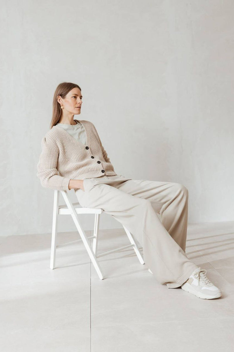 トップス ARTS&SCIENCE V neck simple cardigan 1 Indi & Cold Short V-Neck Cardigan | Vivi Girl Shop | Shop Online